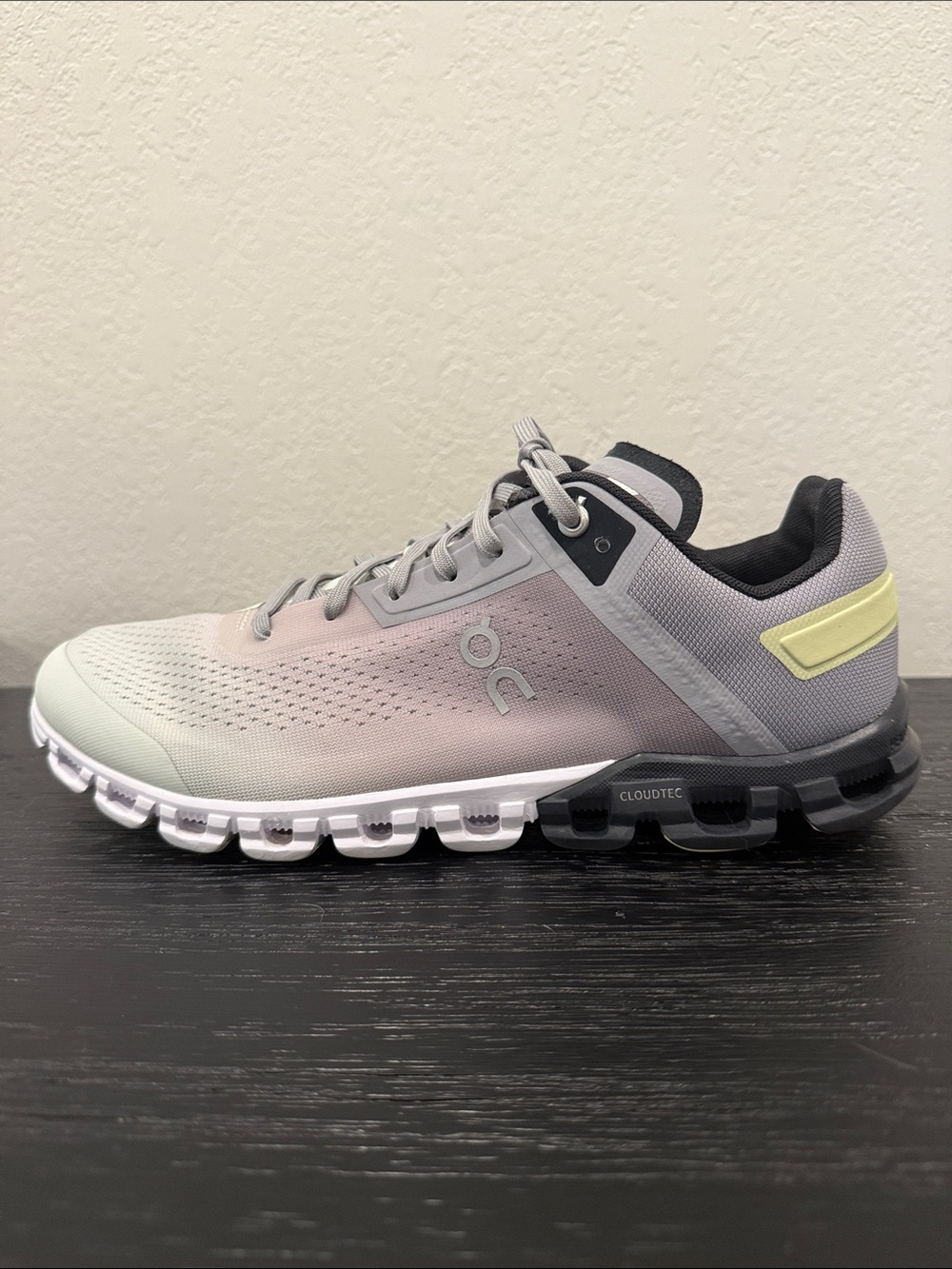 On Running Men's Size 9.5 Gradient Grey & Cream Cloudtec Trainers Cloud Yellow